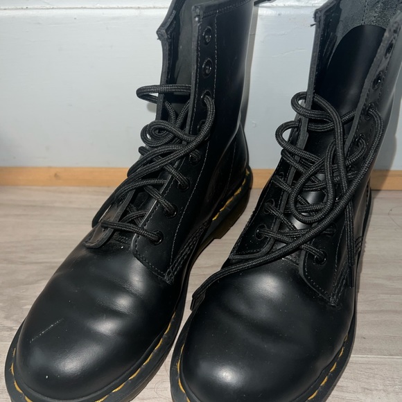 Dr Martens boots size 8 women. Excellent condition - Picture 3 of 5
